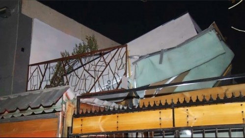 Persona quedó atrapada tras desplomarse el segundo piso de su casa en Renca