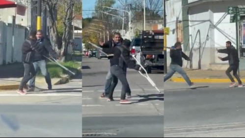 ¡Milagro!: Hombre que pedía dinero en la calle con muletas se enfrascó en una pelea y salió corriendo