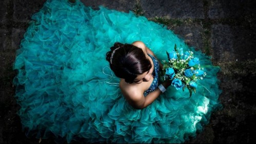 Quinceañera pierde su vestido en un autobús, su madre desesperada pide ayuda por las redes y le regalan un nuevo