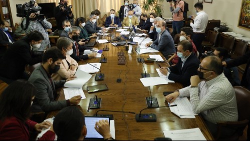 Aumento del sueldo mínimo: Comisión inicia trámite y diputados de oposición cuestionan los montos