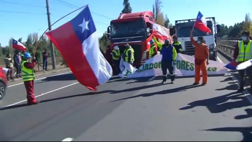 Camioneros interrumpen tránsito en la Ruta 5 Sur para reclamar por seguridad