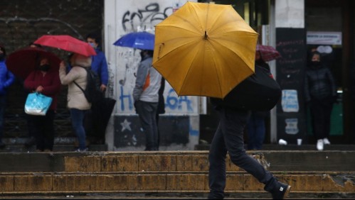 Meteorología entrega aviso por lluvias en dos regiones del país: Conoce dónde precipitará