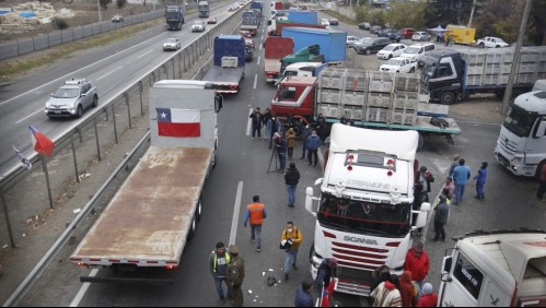 Gobierno se compromete con camioneros a crear un 'estado constitucional intermedio' para frenar violencia en el sur