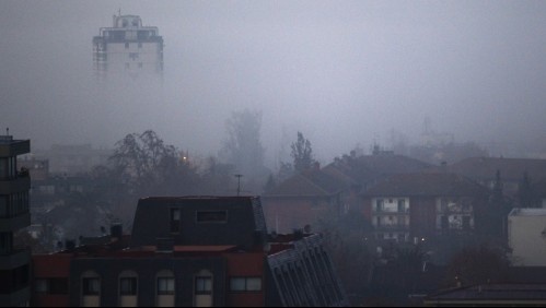 Niebla afecta este jueves a varios sectores de Santiago: ¿Por qué se produce el fenómeno?
