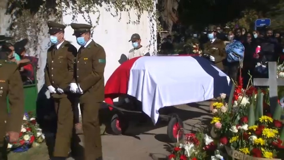 Masivo Funeral De Carabinero Asesinado Padre Pidió A Boric Devolver A