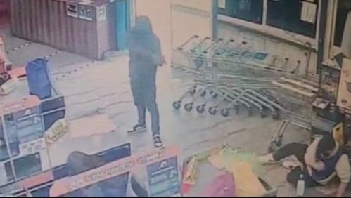 Video muestra violento asalto en supermercado de Llolleo: Excarabinero ahuyentó a los delincuentes con su arma