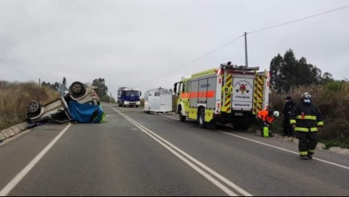 Dos fallecidos y seis lesionados dejó colisión frontal entre un auto y un camión en la región del Maule