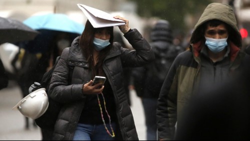 'Llega con una capa de nubosidad más delgada': lloviznas matinales se esperan para este viernes en Santiago