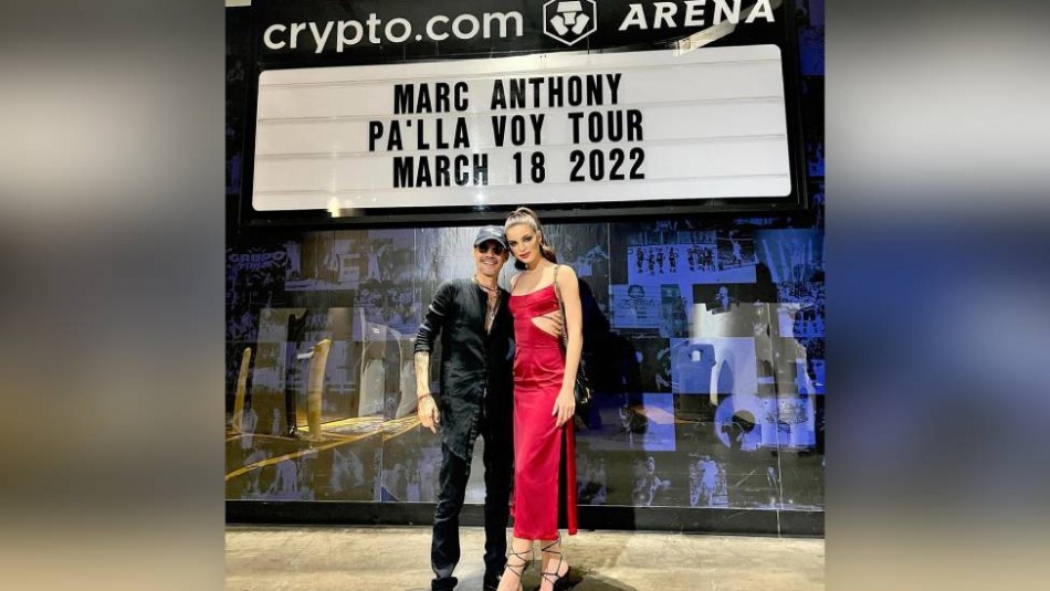 Marc Anthony aparece con bastón y en Disney World para celebrar el cumpleaños de su novia Nadia Ferreira Marc Anthony aparece con bastón y en Disney World para celebrar el cumpleaños de su novia Nadia Ferreira