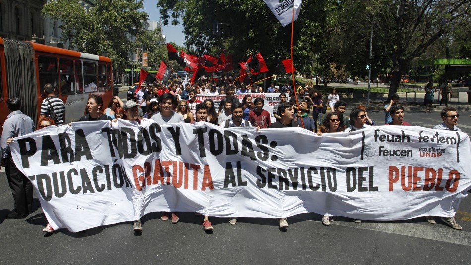 Nuevas normas al borrador de la Constitución: Educación gratuita universal y creación del Sistema Nacional de Salud Nuevas normas al borrador de la Constitución: Educación gratuita universal y creación del Sistema Nacional de Salud