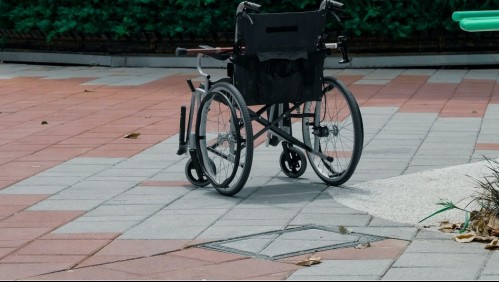 Municipalidad de Ñuñoa deberá pagar $185 millones a vecino que fue atropellado mientras se desplazaba en silla de ruedas