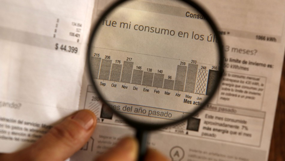 Alza de 45% en cuenta de luz: Ministro Huepe descarta aumento para 2022 y aclara que subiría recién el próximo año Alza de 45% en cuenta de luz: Ministro Huepe descarta aumento para 2022 y aclara que subiría recién el próximo año