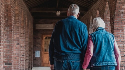 Padres demandan a su hijo por no darles un nieto: Exigen millonaria indemnización