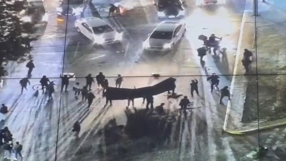 Cortes de tránsito y estaciones de Metro cerradas marcan nuevo viernes de manifestaciones en Santiago Cortes de tránsito y estaciones de Metro cerradas marcan nuevo viernes de manifestaciones en Santiago