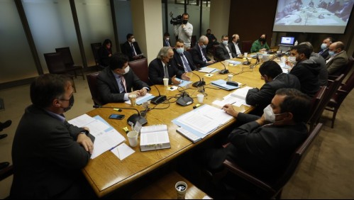 Suspenden sesión de comisión mixta que el próximo lunes revisaría proyecto de Estado Intermedio