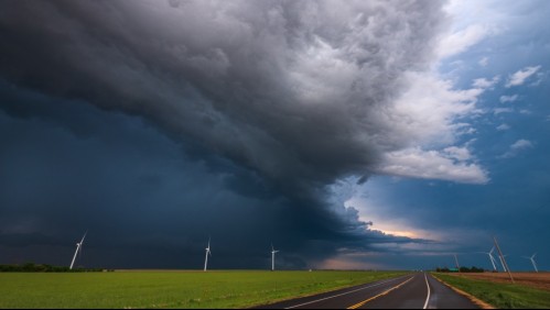 Meteorólogos chilenos involucrados en grave accidente mientras 'cazaban tormentas': Una persona falleció