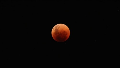 'Luna de Sangre': Revisa las imágenes del eclipse captadas en Chile