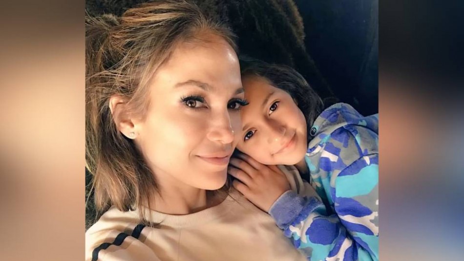 Jennifer Lopez y su hija Emme reaparecen en un día de compras luego del anunciado compromiso de Marc Anthony