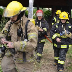 Dos hermanos de 2 y 5 años mueren en un incendio en su casa: Su madre había ido a un cumpleaños Dos hermanos de 2 y 5 años mueren en un incendio en su casa: Su madre había ido a un cumpleaños
