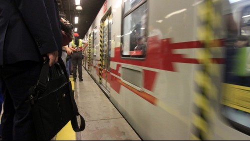 Estación Santa Ana de Metro vuelve a estar operativa luego de manifestación en su interior
