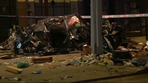 Chocan contra dos postes, destruyen su auto y resultan ilesos: accidente provoca corte de tránsito en La Florida