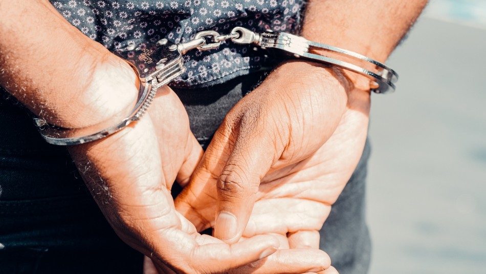 Joven asesinó a su padre porque creyó que tenía una relación con su novia: le propinó 60 puñaladas Joven asesinó a su padre porque creyó que tenía una relación con su novia: le propinó 60 puñaladas