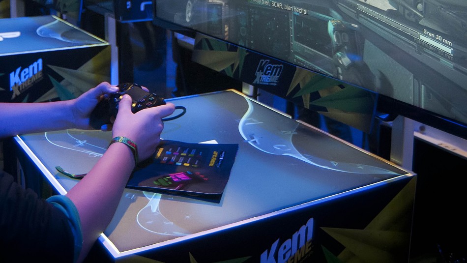 Estafador ofrecía consolas de videojuegos y jamás hacía la entrega: Detenido acumula denuncias de Arica a Punta Arenas Estafador ofrecía consolas de videojuegos y jamás hacía la entrega: Detenido acumula denuncias de Arica a Punta Arenas