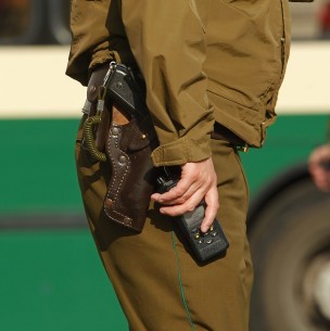 Balean a dos carabineros en medio de un control de identidad: chaleco antibalas salvó a uno de los uniformados Balean a dos carabineros en medio de un control de identidad: chaleco antibalas salvó a uno de los uniformados