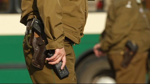 Balean a dos carabineros en medio de un control de identidad: chaleco antibalas salvó a uno de los uniformados