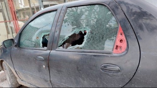 Llegó con su hija de 3 años a la casa de su exmarido reclamando por dinero y terminó rompiéndole hasta el auto