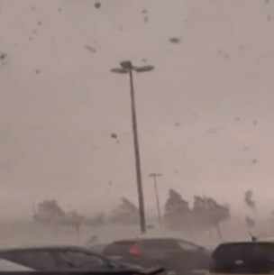 Tornado deja al menos una persona muerta y 40 heridos en Alemania Tornado deja al menos una persona muerta y 40 heridos en Alemania