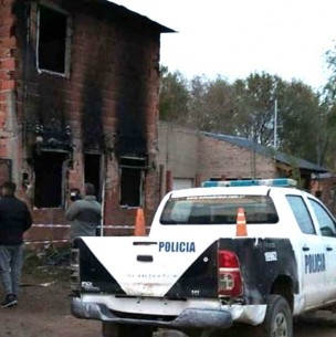 Una madre arrojó por la ventana a su bebé para salvarlo de un incendio: Ella, su esposo y otro hijo murieron Una madre arrojó por la ventana a su bebé para salvarlo de un incendio: Ella, su esposo y otro hijo murieron