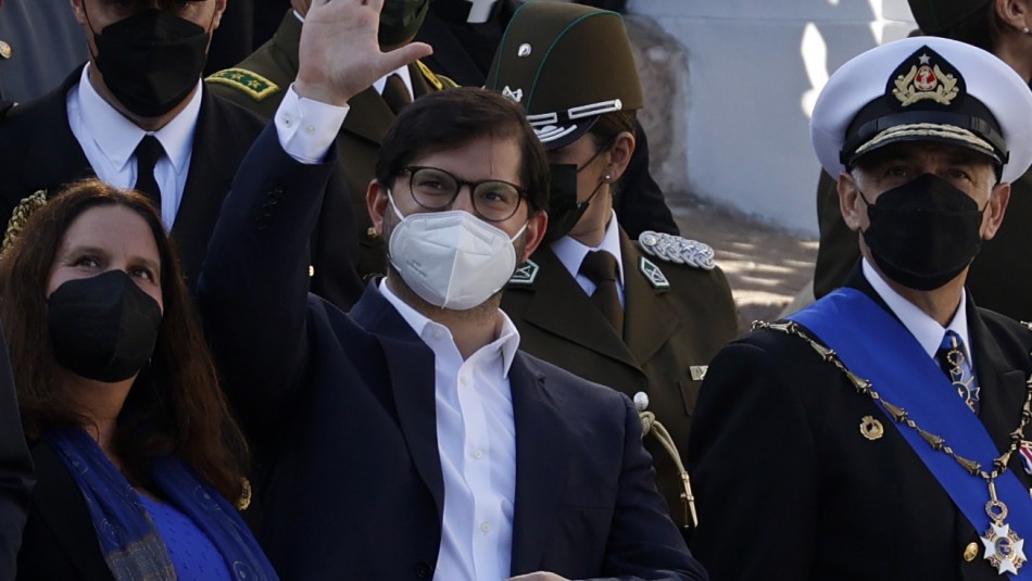 Presidente Boric tras presenciar desfile el día de las Glorias Navales: Presidente Boric tras presenciar desfile el día de las Glorias Navales: