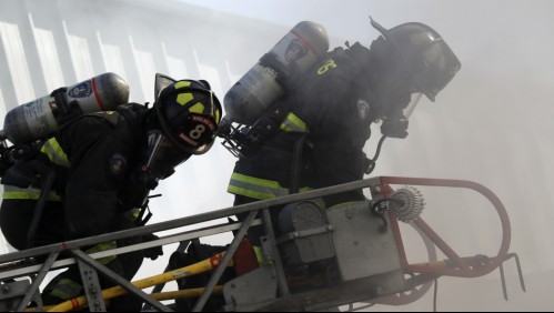 Un menor de edad y un adulto fallecieron en incendio que se produjo en la comuna de San Bernardo