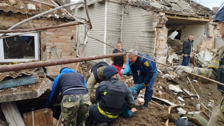 Rusia continúa bombardeando el este de Ucrania: Presidente Zelenski hablará este lunes ante élites del mundo