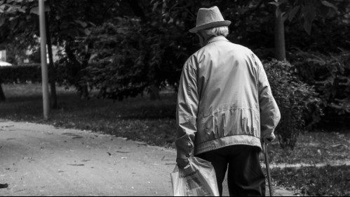 'Apareció comprando pancito': Joven conmueve al encontrar a su abuelo en Google Street View tras un año de su muerte