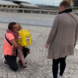 Perdió sus brazos en un accidente laboral, recibió un doble trasplante y pudo volver a abrazar a su familia Perdió sus brazos en un accidente laboral, recibió un doble trasplante y pudo volver a abrazar a su familia