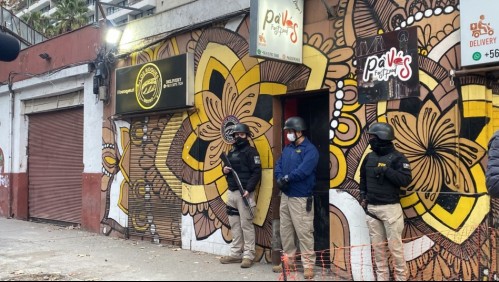 Operativo antidrogas en un local de comida rápida termina con dos detenidos en Santiago