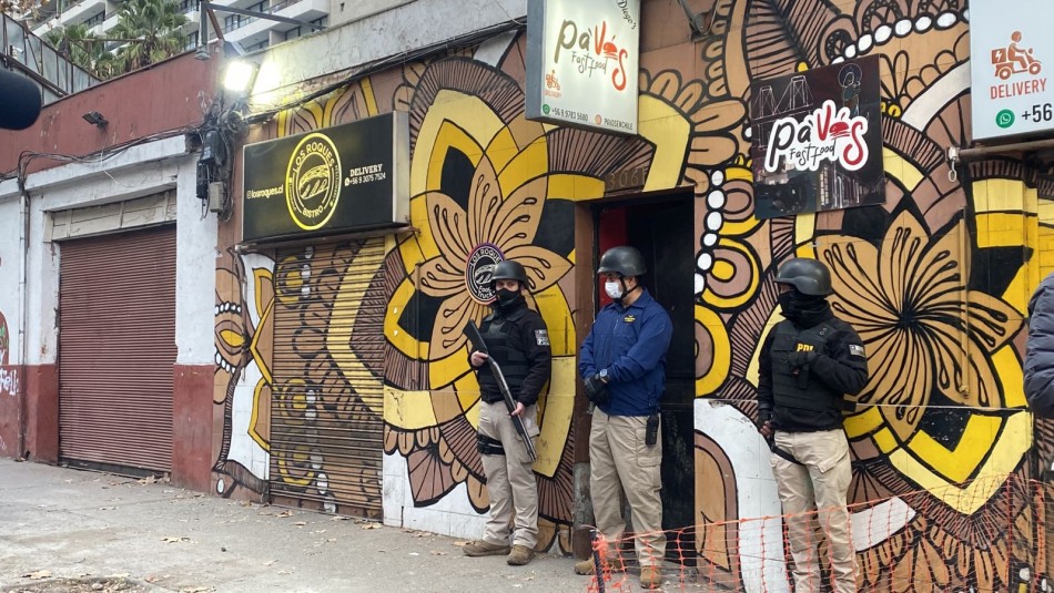 Operativo antidrogas en un local de comida rápida termina con dos detenidos en Santiago