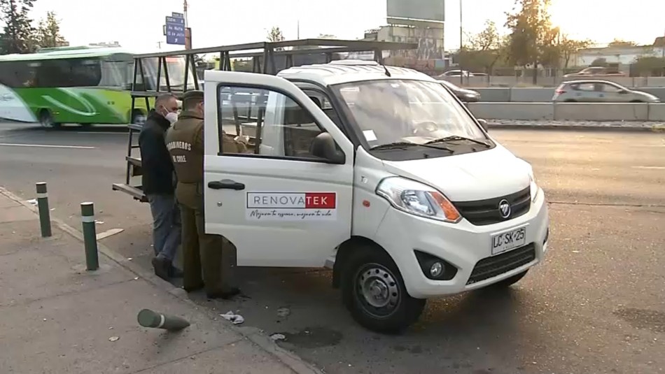 Delincuente baleado se sube a auto ajeno y pide que lo lleven al hospital: Había intentado asaltar a un PDI Delincuente baleado se sube a auto ajeno y pide que lo lleven al hospital: Había intentado asaltar a un PDI