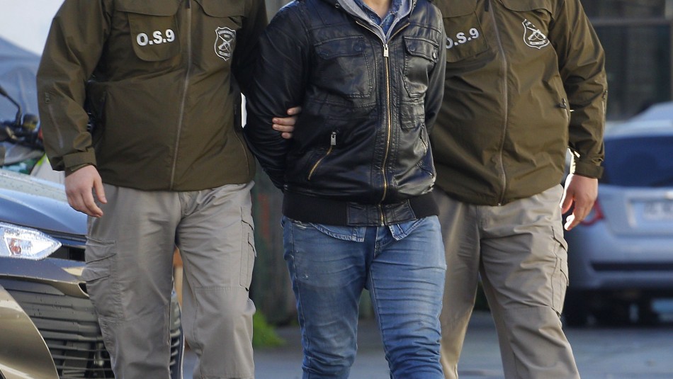 Estudiante robó en un colegio y sus padres escondieron el botín en una isla: Los tres fueron detenidos Estudiante robó en un colegio y sus padres escondieron el botín en una isla: Los tres fueron detenidos