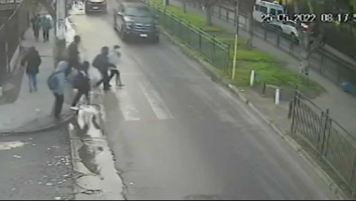 Apoderadas de colegio donde madre murió atropellada recuerdan que antes había fallecido un alumno en el mismo lugar