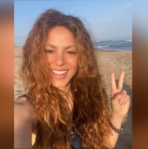 Con diamantes de Chopad: Shakira se roba todas las miradas con un ajustado vestido negro inspirado en Hollywood Con diamantes de Chopad: Shakira se roba todas las miradas con un ajustado vestido negro inspirado en Hollywood