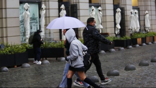 Lluvia en Santiago: pronóstico anticipa 'nevadas en cordillera y probabilidad de chubascos'