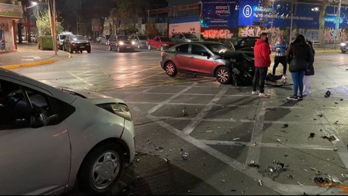 Delincuentes en fuga protagonizan violento choque con vehículo particular: Se detuvo a 3 antisociales