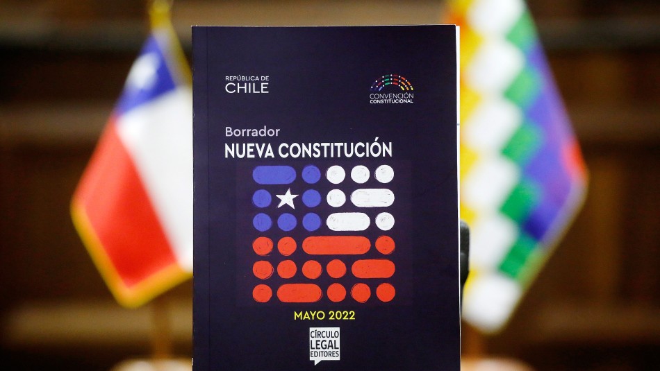 Encuesta Cadem y Nueva Constitución: Al 56% le produce 