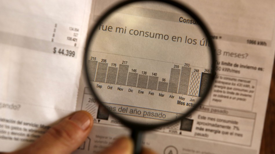 Ampliar cobertura y que el Estado se haga cargo: las propuestas de diputados para proyecto que frenaría alzas de la luz Ampliar cobertura y que el Estado se haga cargo: las propuestas de diputados para proyecto que frenaría alzas de la luz