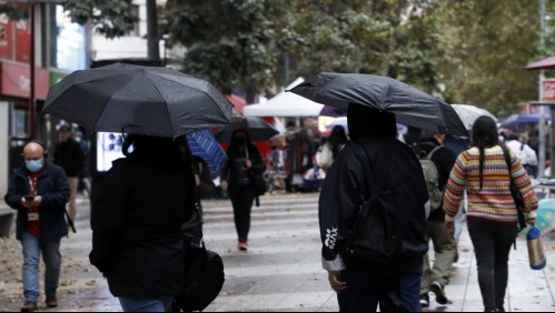 Lluvia en Santiago: Meteorología anuncia sistema frontal con 'viento y lluvias de importancia'