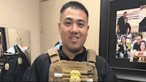 Se hizo pasar por agente de ICE, engañó a todos, compró armas, estuvo en operativos y hasta dio entrevistas en YouTube