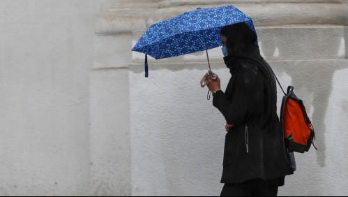 'Precipitaciones de categoría regular a moderada' dejará lluvia en Santiago y nevadas en provincia de Choapa el viernes